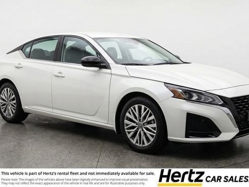 Used 2025 Nissan Altima 2.5 SV image 1