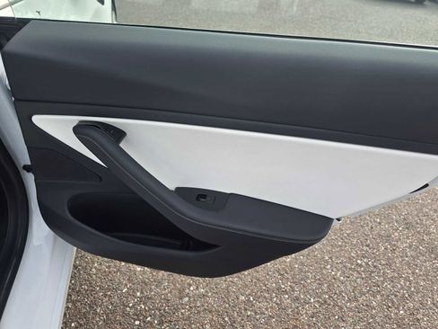 Used 2020 Tesla Model 3 Standard Range image 13