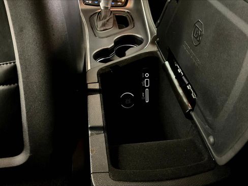 Used 2016 Dodge Challenger R/T Plus image 15