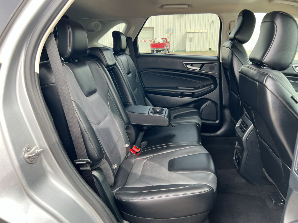 Used 2022 Ford Edge Titanium w/ Equipment Group 301A AWD/4WD image 38
