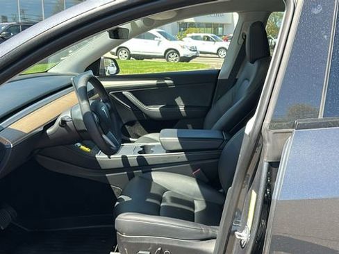 Used 2023 Tesla Model Y Long Range AWD/4WD image 9