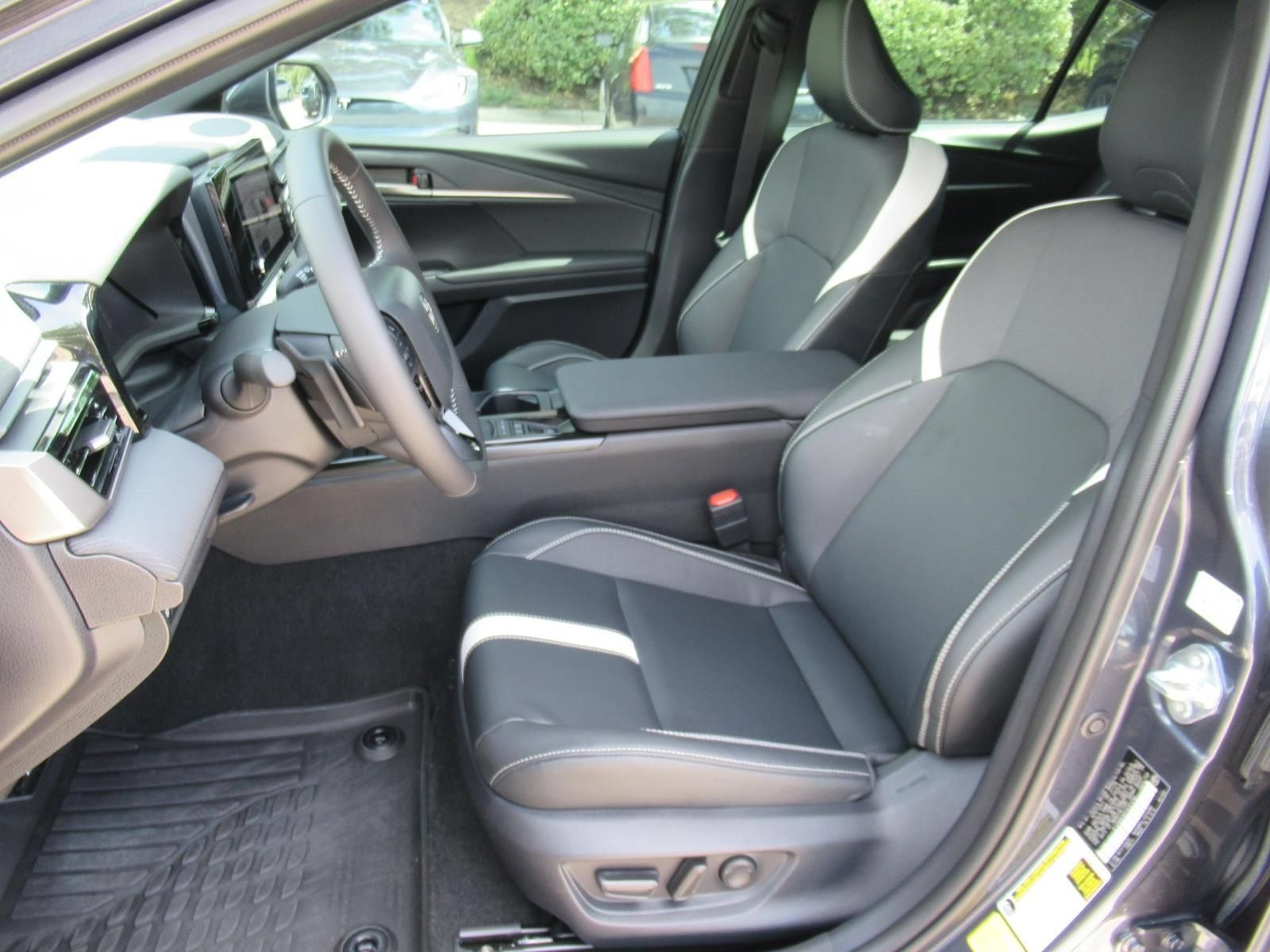 Used 2026 Toyota Camry SE FWD image 17