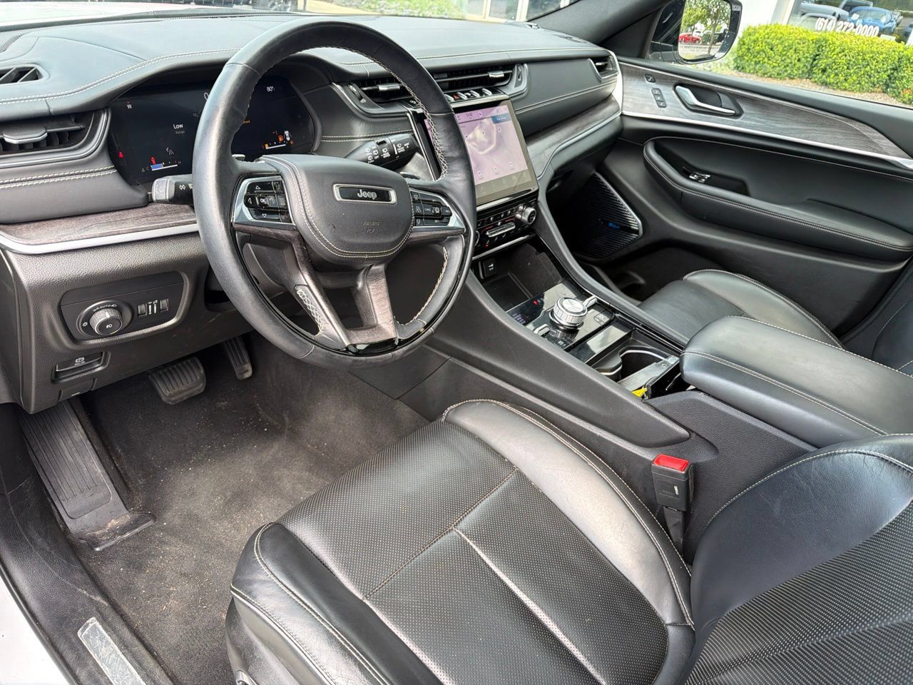 Used 2022 Jeep Grand Cherokee L Overland w/ Advanced Protech Group III AWD/4WD image 13