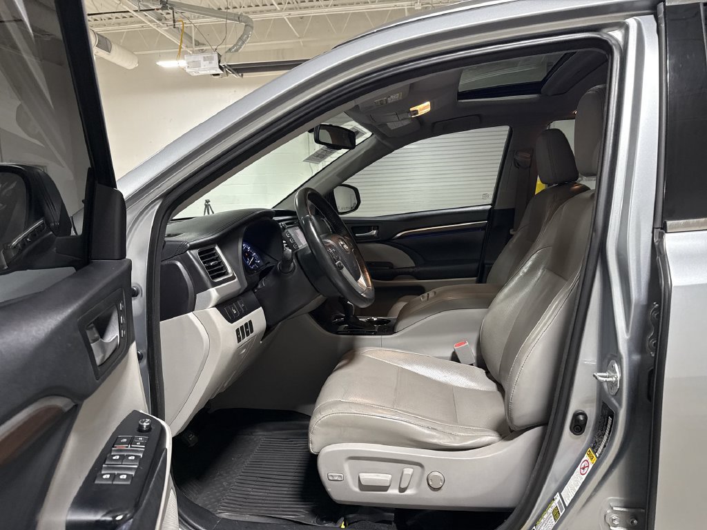 Used 2015 Toyota Highlander Limited AWD/4WD image 21