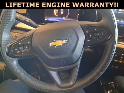 Used 2025 Chevrolet Trax LT image 12
