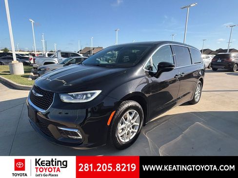 Used 2025 Chrysler Pacifica Select FWD image 7