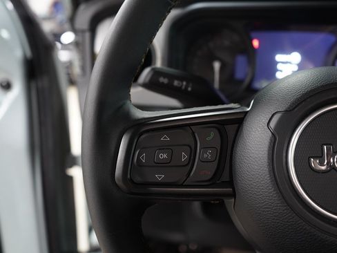Used 2024 Jeep Wrangler Unlimited AWD/4WD image 28