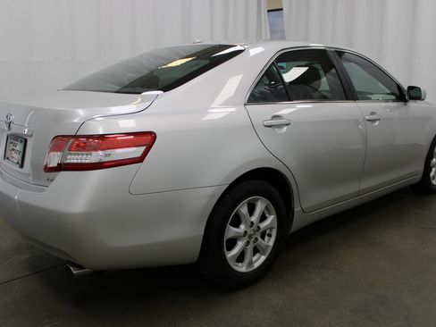 Used 2011 Toyota Camry LE image 5