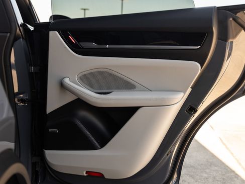 New 2025 Porsche Macan 4S Electric AWD/4WD image 36