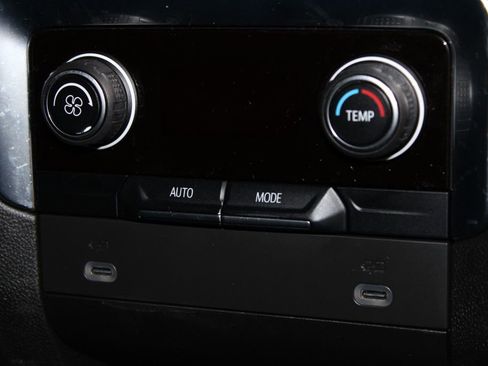 Used 2022 Chevrolet Tahoe Z71 image 34