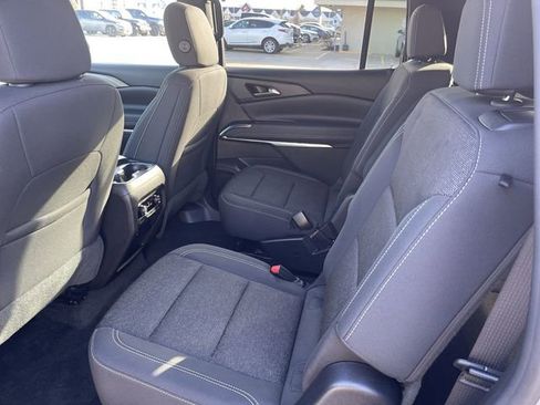 Used 2025 Chevrolet Traverse LT image 13