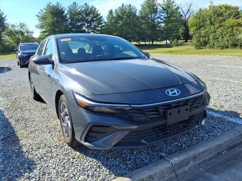 Used 2024 Hyundai Elantra SEL FWD image 12