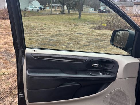 Used 2016 Dodge Grand Caravan SE w/ Quick Order Package 29E SE image 18