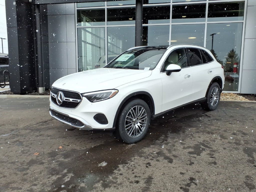 Used 2026 Mercedes-Benz GLC 300 4MATIC image 2