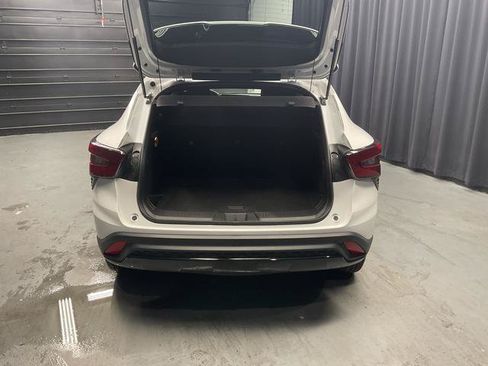 Used 2025 Chevrolet Trax RS w/ Sunroof Package FWD image 7