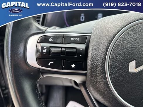 Used 2025 Kia Sportage EX w/ Premium Package FWD image 23