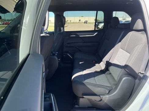 Used 2025 GMC Acadia Elevation image 32