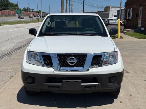 Used 2019 Nissan Frontier S RWD image 2