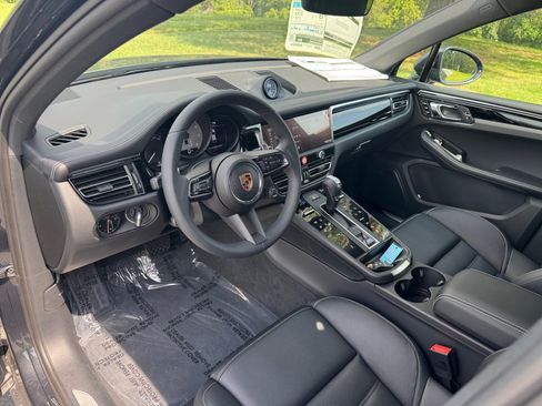 New 2025 Porsche Macan S image 4