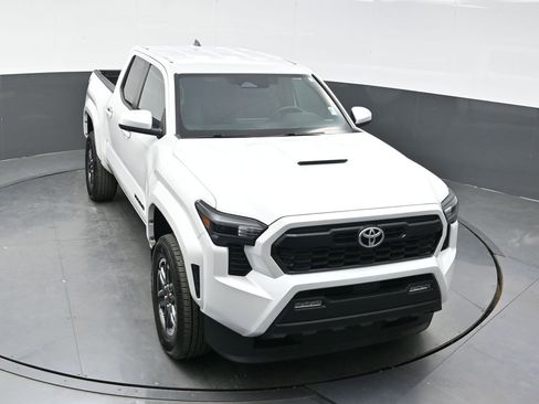 Used 2024 Toyota Tacoma TRD Sport AWD/4WD image 30