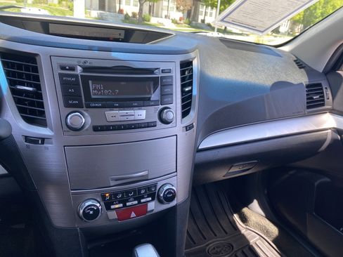 Used 2013 Subaru Outback 2.5i Premium AWD/4WD image 13