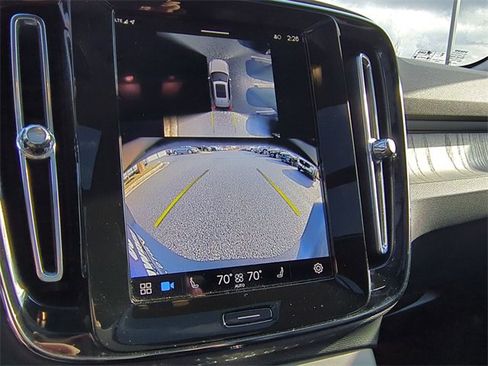 Used 2025 Volvo XC40 B5 Plus image 10