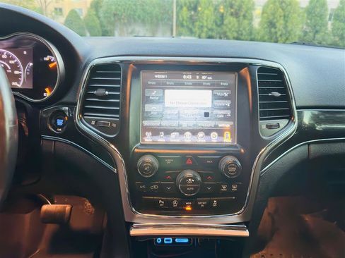 Used 2017 Jeep Grand Cherokee Trailhawk image 31