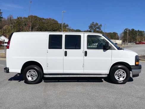 Used 2024 GMC Savana 2500 w/ Driver Convenience Package image 3