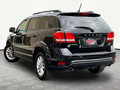Used 2017 Dodge Journey SXT w/ Comfort/Convenience Group FWD image 4