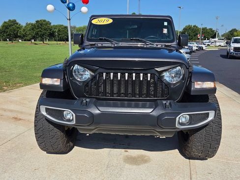 Used 2019 Jeep Wrangler Unlimited Sahara AWD/4WD image 17