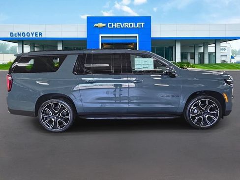 New 2026 Chevrolet Suburban RST w/ RST Capability Package AWD/4WD image 7