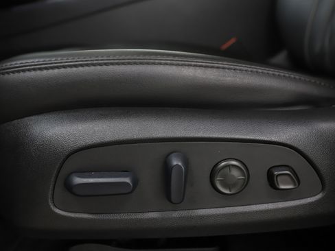 Used 2024 Buick Enclave Avenir w/ Avenir Technology Package image 27