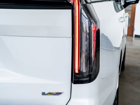 Used 2023 Cadillac Escalade V w/ LPO, ONYX Package image 30