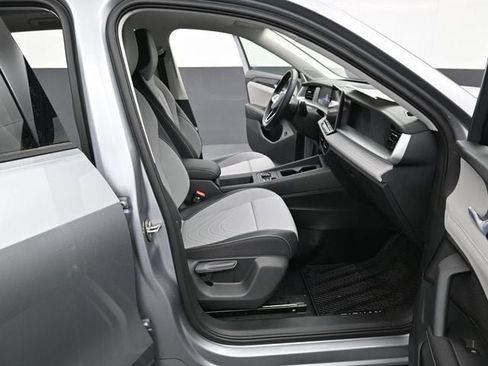 New 2026 Volkswagen Tiguan SE image 13