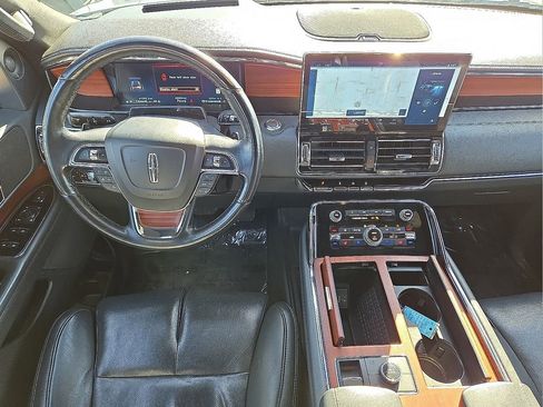 Used 2024 Lincoln Navigator Reserve image 17