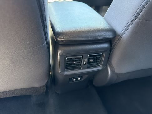 Used 2021 Toyota RAV4 XLE AWD/4WD image 16