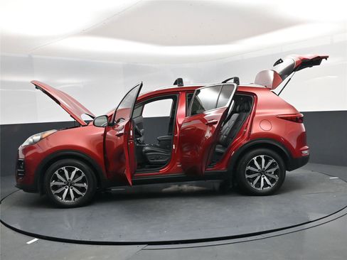 Used 2017 Kia Sportage EX image 22