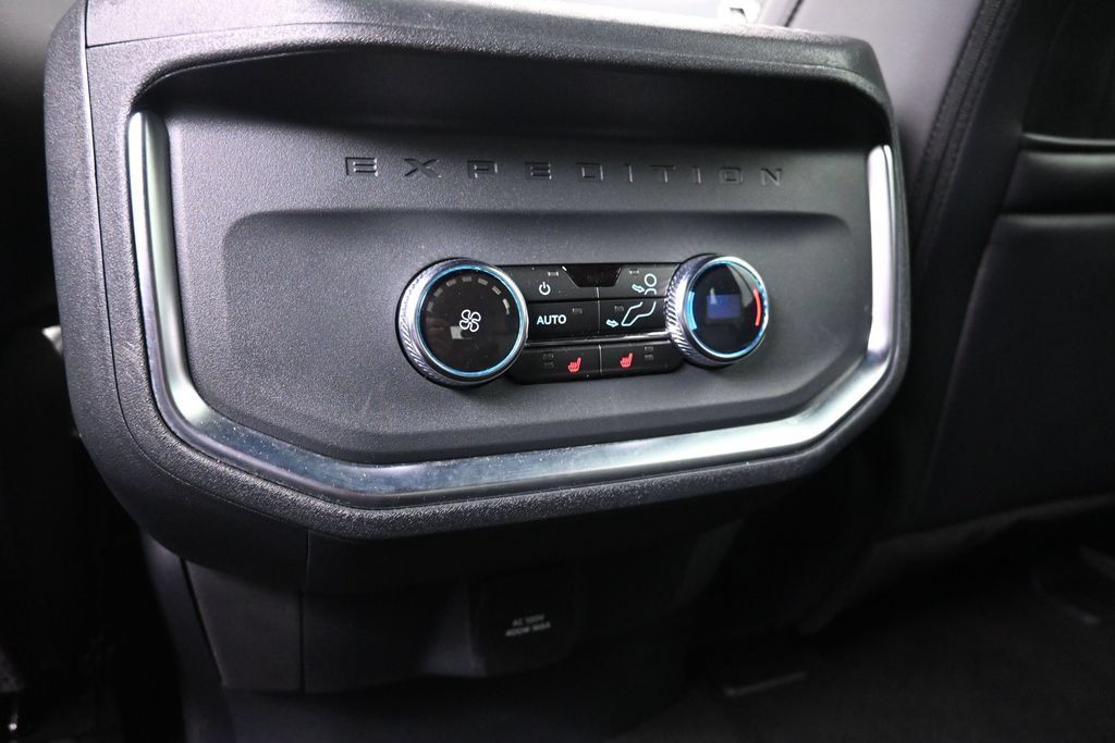 Used 2025 Ford Expedition Platinum w/ Stealth Performance Package AWD/4WD image 27