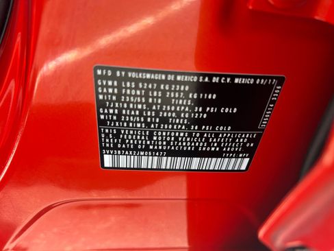 Used 2018 Volkswagen Tiguan SEL FWD image 24