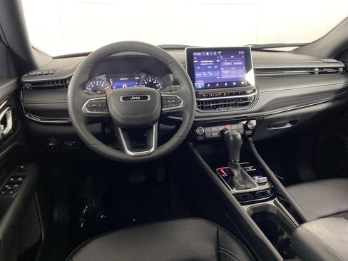 Used 2023 Jeep Compass Latitude w/ Convenience Group AWD/4WD image 19