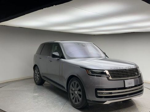 Used 2023 Land Rover Range Rover SE image 8