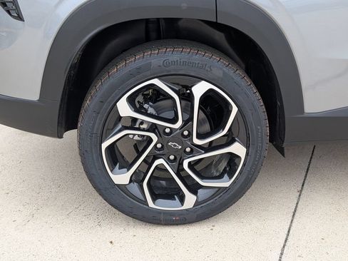 New 2026 Chevrolet Trax RS w/ Driver Confidence Package FWD image 3
