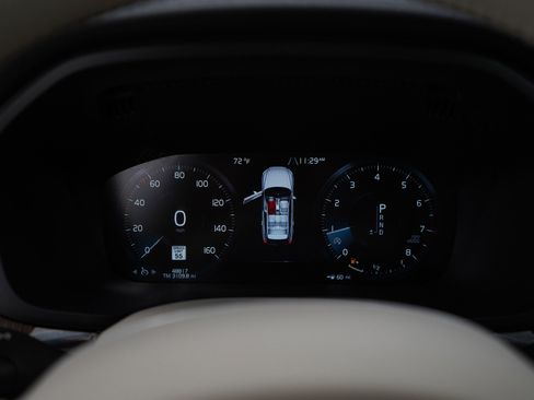 Used 2021 Volvo XC60 T5 Momentum w/ Premium Package image 19