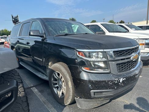 Used 2017 Chevrolet Suburban LT RWD image 3