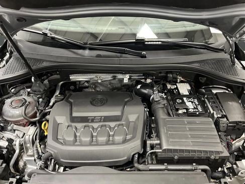 Used 2024 Volkswagen Tiguan SE image 36