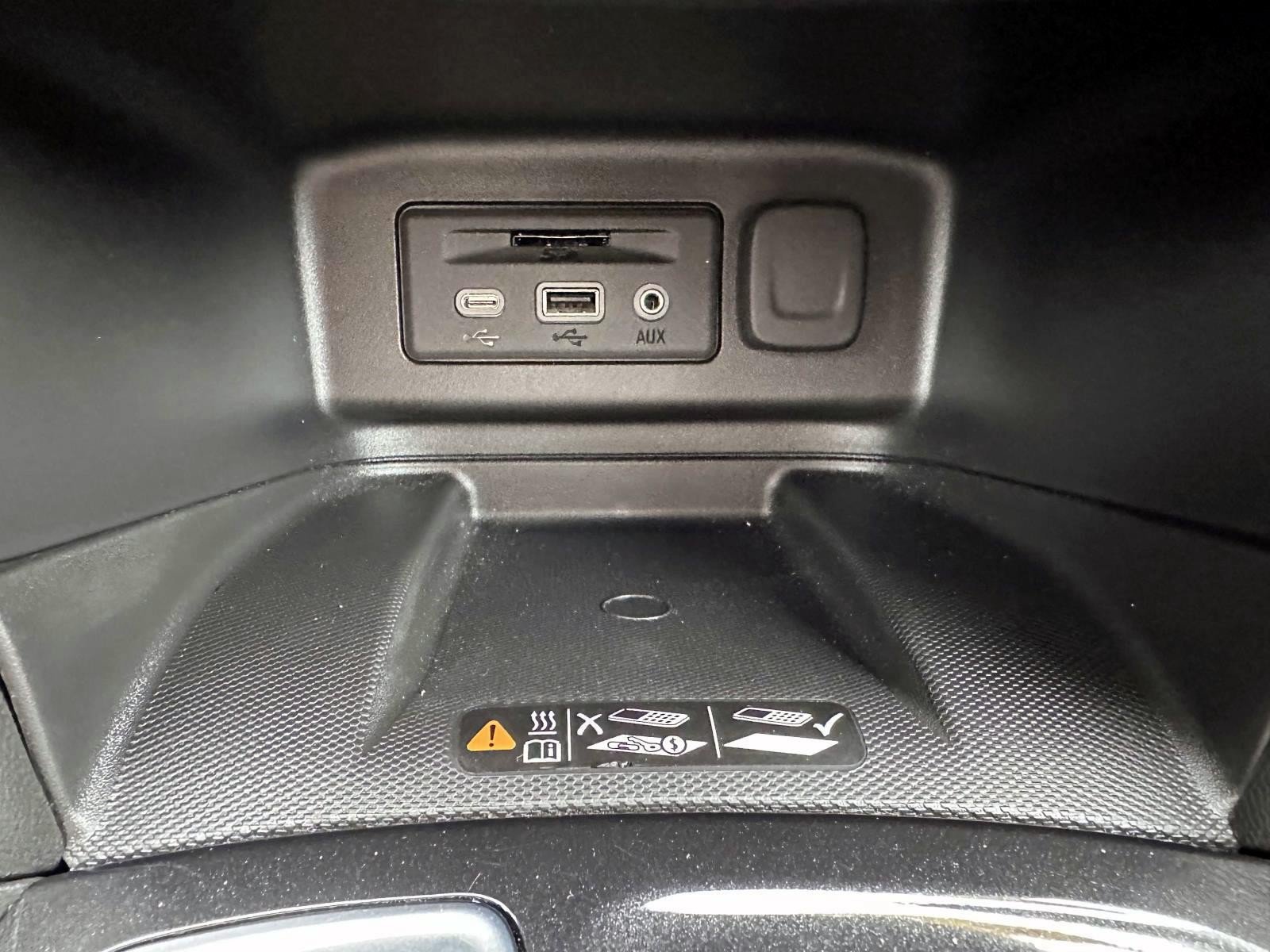 Used 2023 Chevrolet Equinox Premier AWD/4WD image 24