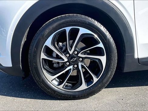 Used 2023 Chevrolet Bolt EUV Premier FWD image 9
