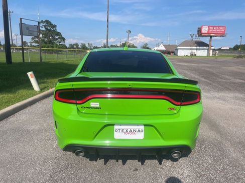 Used 2017 Dodge Charger R/T Scat Pack w/ Beats Audio Group RWD image 6