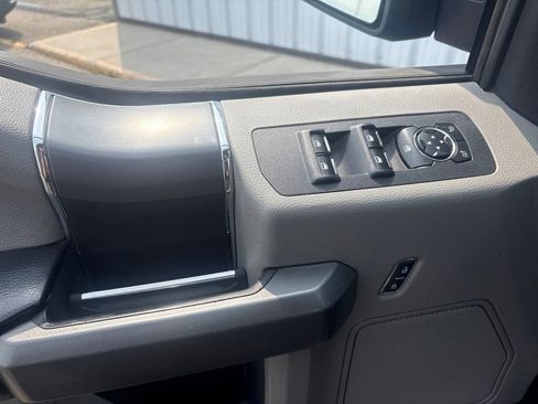 Used 2016 Ford F150 XLT w/ Equipment Group 302A Luxury AWD/4WD image 9