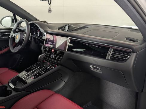 New 2026 Porsche Macan AWD/4WD image 19